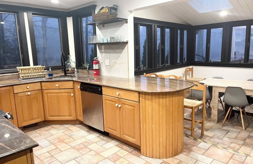 Greenwood Lake Cabaña | NEW Spacious 5 bedrooms with Public Lake & Beach Access and Kayak!