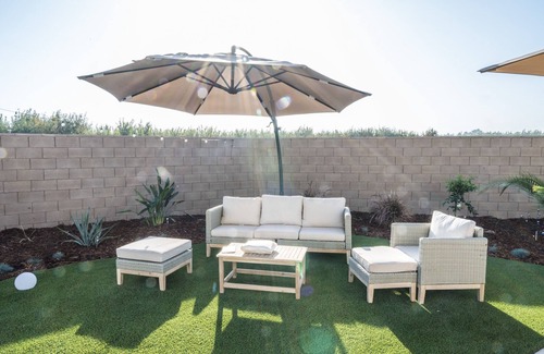Visalia Casa | New Spacious 5 Bed 3 Bath Vacation House near Sequoia /w Tub, BBQ, EV
