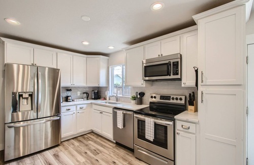 Alta Vista Area Casa | NEW, Spacious 5B w/Backyard |Pet Friendly| Near DT