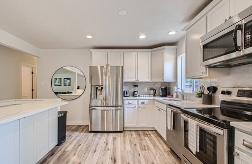 Alta Vista Area Casa | NEW, Spacious 5B w/Backyard |Pet Friendly| Near DT