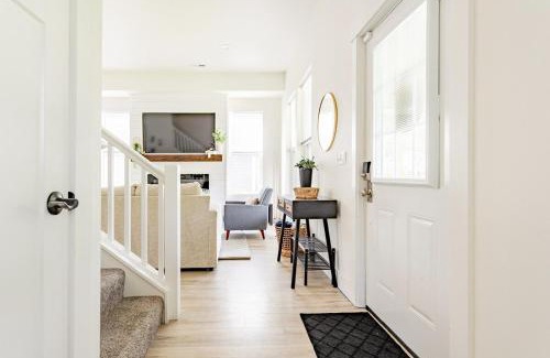 Indianapolis Casa | New spacious 5bedroom 4ba near Butler and Broad Ripple