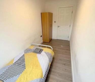 The Wrythe Casa | New Spacious 7-bedroom house in Sutton (S London)
