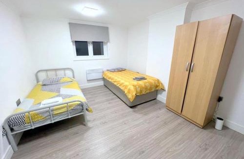 The Wrythe Casa | New Spacious 7-bedroom house in Sutton (S London)