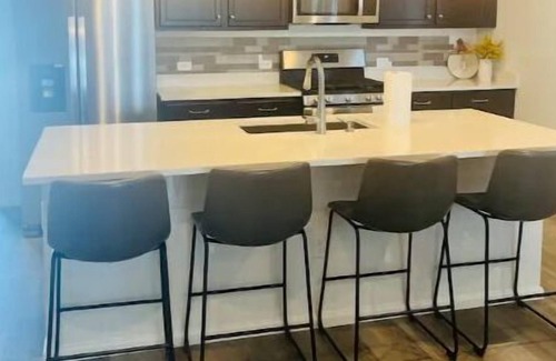 Watkins Apartamento | New, spacious and inviting home.