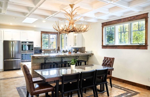 The Reserve Casa | NEW Spacious bright home. Stunning Mountain Views, Close to resorts and downtown