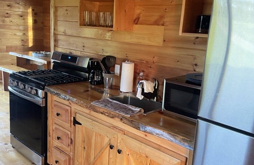 Wilton Cabaña | New spacious-charming one bedroom cottage with loft at Wilson Lake Country Club