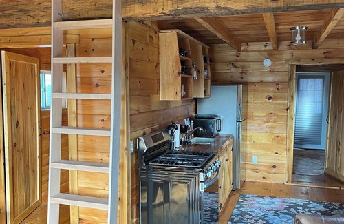 Wilton Cabaña | New spacious-charming one bedroom cottage with loft at Wilson Lake Country Club