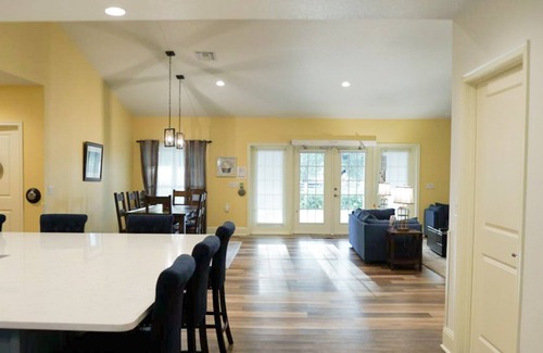 Chuluota Casa | New Spacious Construction 4 bedroom 4.5 bathrooms. Family Friendly