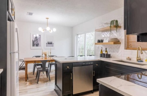 Brenham Casa | New! Spacious Home, Close to Downtown!