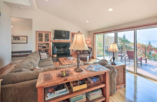 Hope Casa | NEW! Spacious Hope Retreat w/ Game Room & Views!