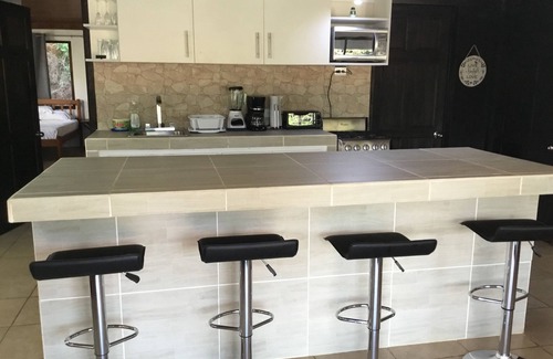 Desamparados Casa | Nueva casa espaciosa cerca del aeropuerto