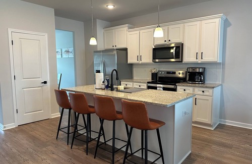 Lake Oconee Casa | NEW Spacious Lake Oconee Townhome! Stunning views & 100's feet of waterfront!