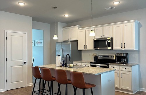Lake Oconee Casa | NEW Spacious Lake Oconee Townhome! Stunning views & 100's feet of waterfront!
