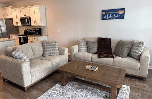 Lake Oconee Casa | NEW Spacious Lake Oconee Townhome! Stunning views & 100's feet of waterfront!