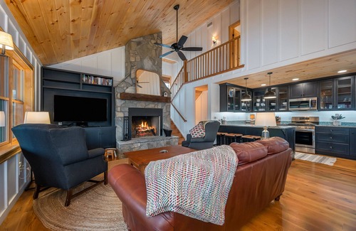 Mill Spring Casa | New Spacious Perfect Lake House -11 miles to TIEC