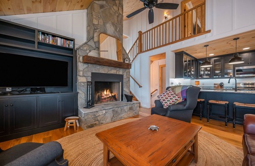 Mill Spring Casa | New Spacious Perfect Lake House -11 miles to TIEC