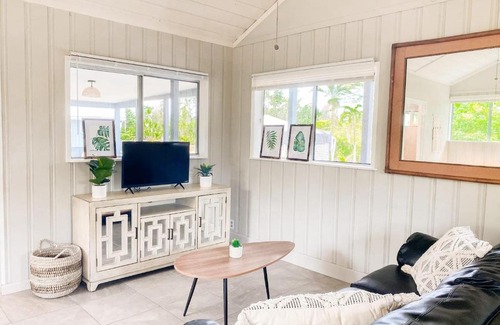 Keaau Apartamento | NEW! Spacious Studio w Full Kitchen ~ 2Mi to Beach