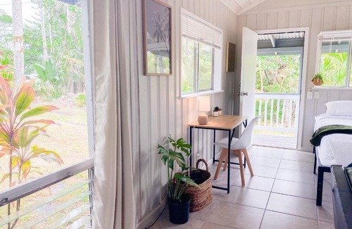 Keaau Apartamento | NEW! Spacious Studio w Full Kitchen ~ 2Mi to Beach