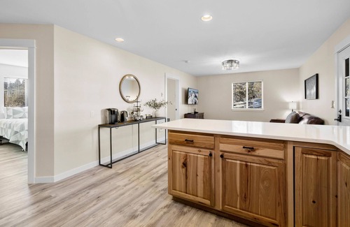 Bend Casa | NEW! Spacious Tumalo Ranch Retreat on 3+ acres, pet friendly with hot tub