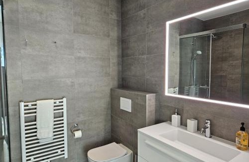 Hollerich Apartamento | New Spacious Two Bedroom Center with Parking, near Public Transport