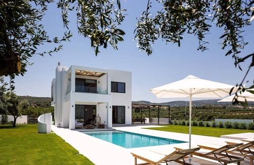 Skouloufia Villa | NUEVA VILLA ELEGANTE CON VISTA INCREÍBLE