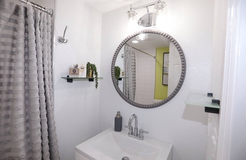 St. Petersburg - Clearwater Casa | NEW! Sparkling gorgeous home W/ Entertainment room