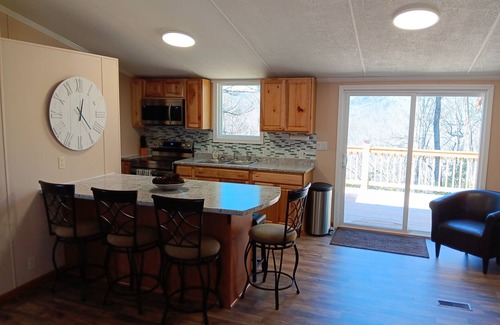 Rosman Casa | NEW! Spectacular mountain views, waterfalls, hike, bike, kayak at your doorstep!