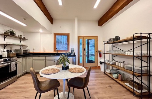 Whittier Chalet De Esquí | NEW! Spectacular Private Retreat - 4bed/4bath Chalet
