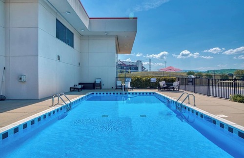 Bluff City Condominio | New, SpeedwaySkyview 3BR/3BA@BMS