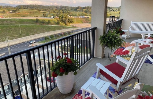 Bluff City Condominio | New, SpeedwaySkyview 3BR/3BA@BMS