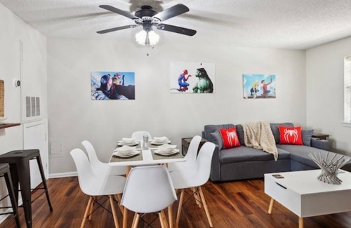 Metairie Apartamento | NEW Spider-Man Themed w Pool New Orleans Airport