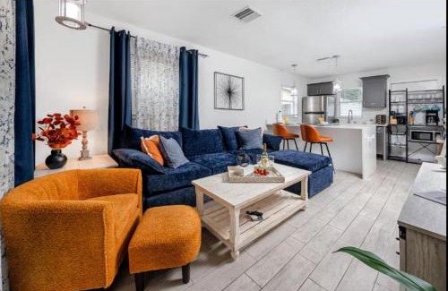 New Port Richey Casa | NEW Steps to Downtown - 7 Mins to Beach & Free Parking