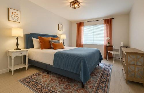 New Port Richey Casa | NEW Steps to Downtown - 7 Mins to Beach & Free Parking