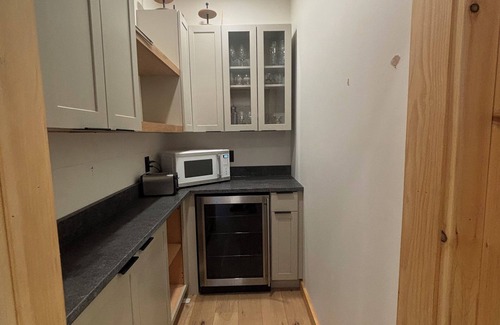 Stratton Casa | NEW Stratton Ski Home- 10 minute drive to BOTH Stratton & Mount Snow!
