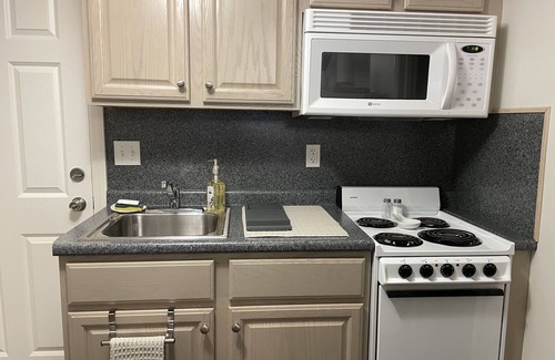 Cape Neddick Apartamento | New! Studio A. Full kitchen. Walk to beach/town! Indoor/outdoor Pool; Sleeps 2