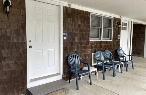 Cape Neddick Apartamento | New! Studio A. Full kitchen. Walk to beach/town! Indoor/outdoor Pool; Sleeps 2