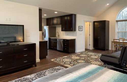 Huntsburg Apartamento | New studio apartment just minutes from wine country and Lake Erie