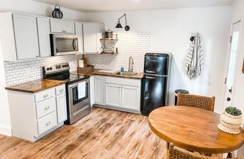 Columbia Apartamento | New Studio Apt w KING Bed 1mi to Columbias Sq