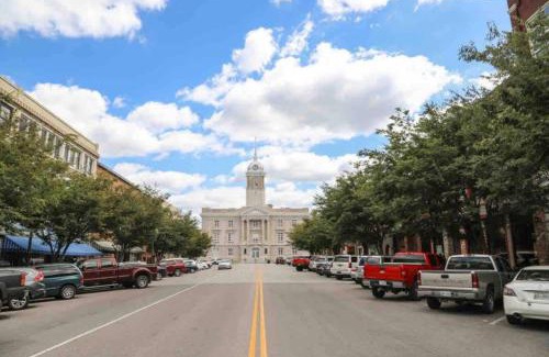 Columbia Apartamento | New Studio Apt w KING Bed 1mi to Columbias Sq
