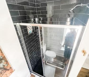 Columbia Apartamento | New Studio Apt w KING Bed 1mi to Columbias Sq