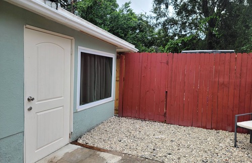 Temple Crest Apartamento | New studio in fantastic tampa close to bush garden, USF, Moffitt Hospital!!