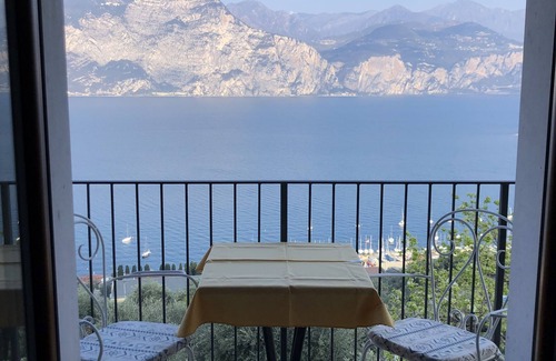 Castelletto Apartamento | New studio apartment with bathroom, balcony with stunning lake view