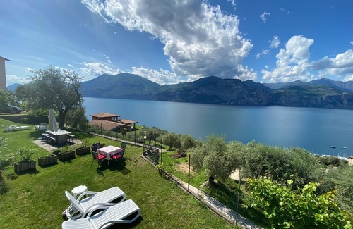 Castelletto Apartamento | New studio apartment with bathroom, balcony with stunning lake view