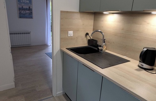 Margnolles - Rhone Apartamento | New! Studio with private garden - Caluire proche croix rousse. Garage available
