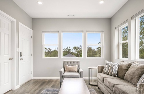 Bensenville Condominio | New Stunning 2BED 2BATH Apartment. Close to METRA, O'Hare and Rivers Casino