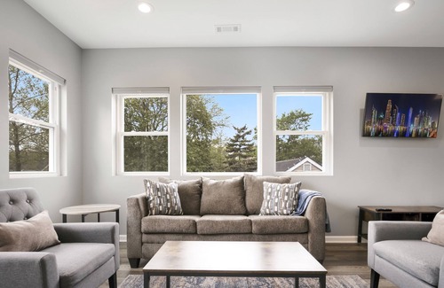 Bensenville Condominio | New Stunning 2BED 2BATH Apartment. Close to METRA, O'Hare and Rivers Casino