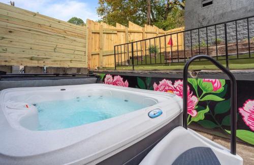 Pittsburgh Casa | NEW! Stunning 4bd, near stadium, hottub, Mini golf