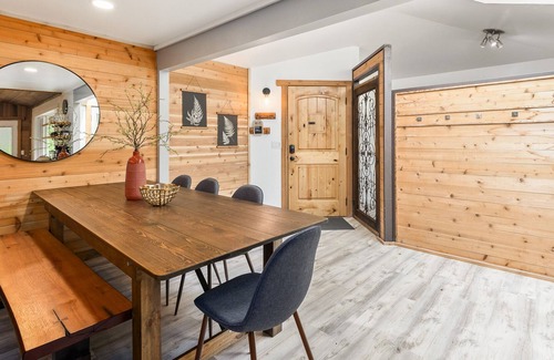 Index Casa | New! Stunning and unique remodeled riverfront home with hot tub and amazing view