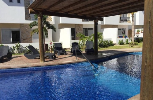 Cerritos Casa | Nueva, impresionante, hermosa casa decorada, espaciosa - 5 minutos a pie de la playa