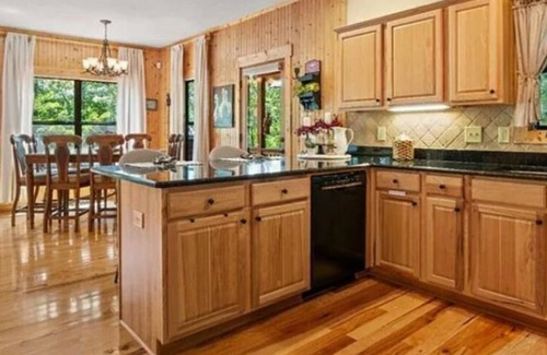 Sautee Nacoochee Cabina | New! Stunning Cabin just Minutes to Helen